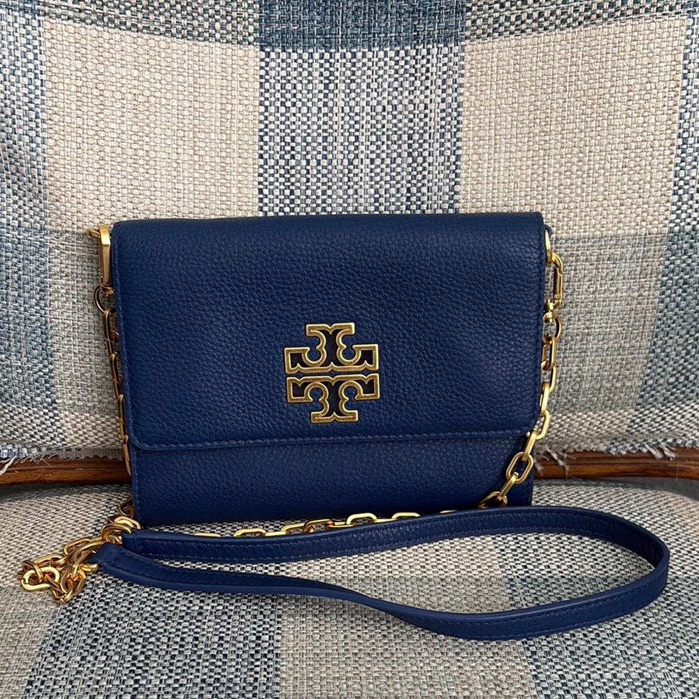Tory Burch Fresh Blueberry & Rolled Gold Britten Chain Wallet NWT 🫐💛